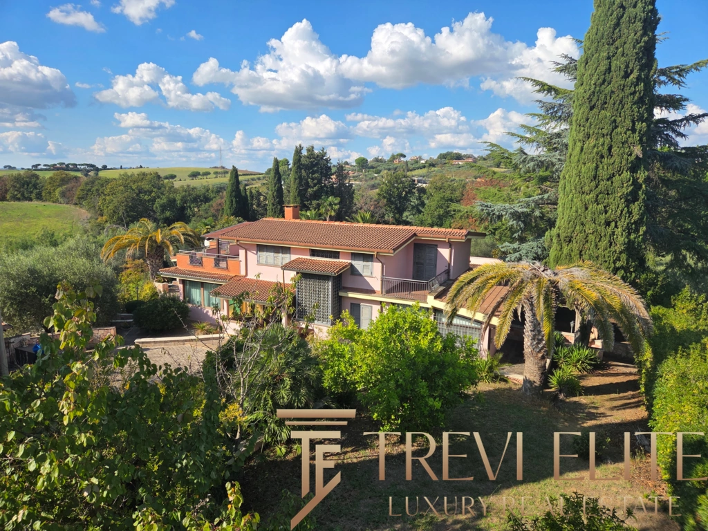 Villa in Rome, Italy, 700 m² - picture 1