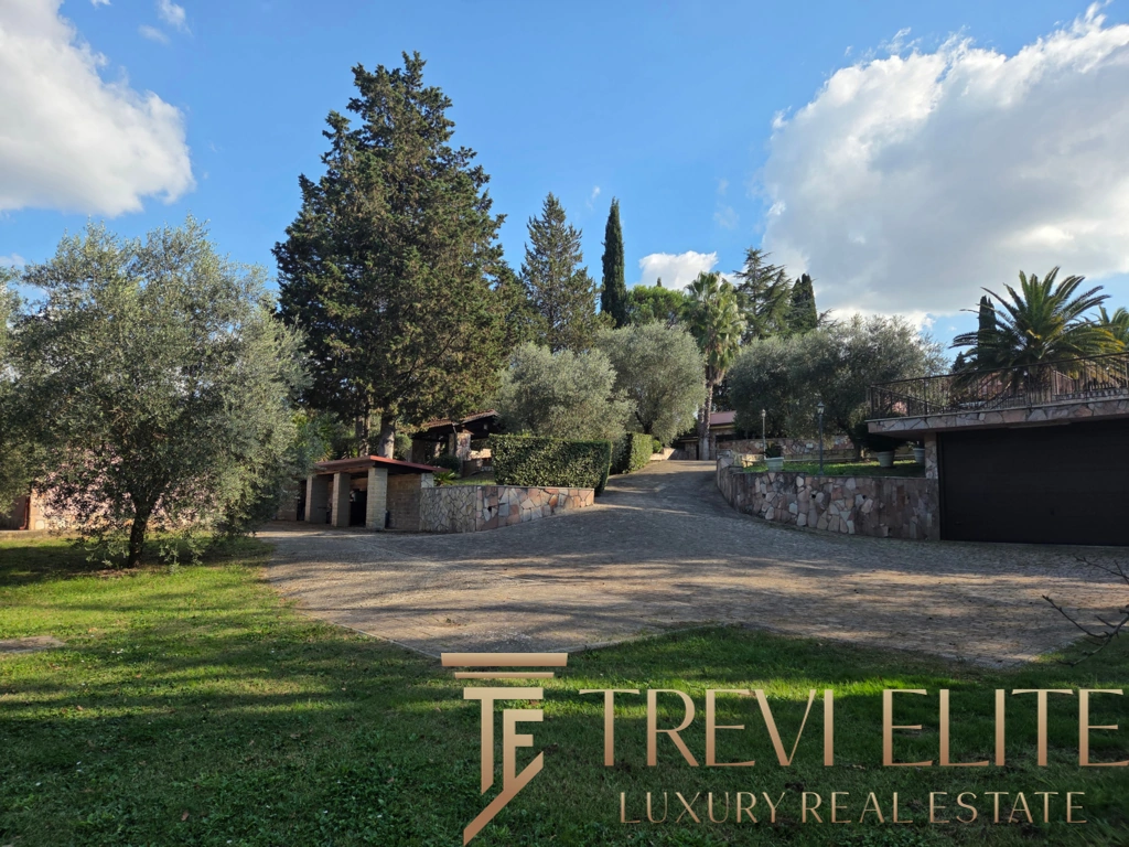 Villa in Rome, Italy, 700 m² - picture 10