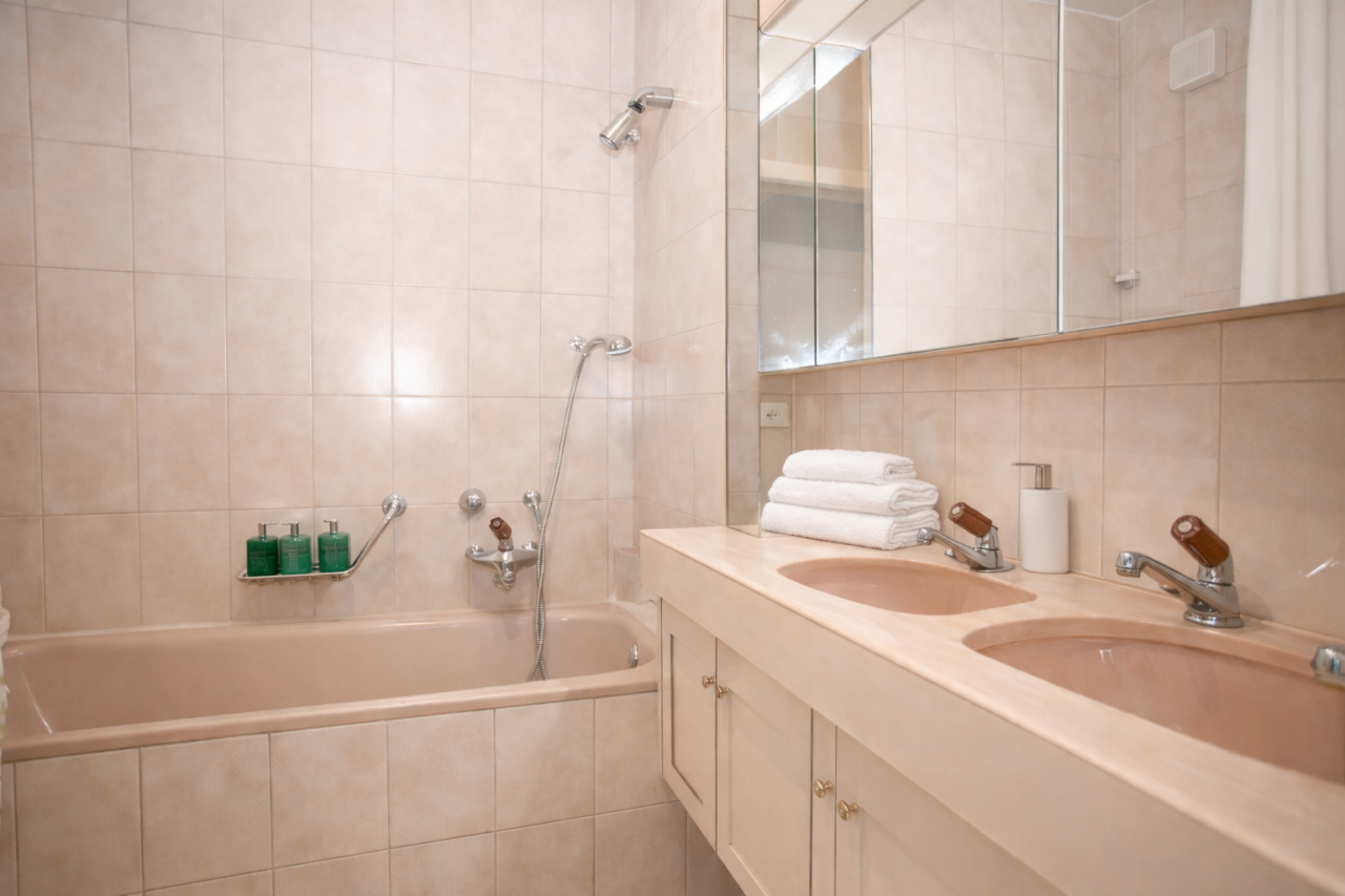 Flat in Montreux, Switzerland, 170 m² - picture 8