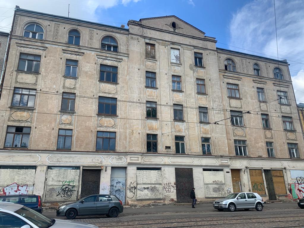 Commercial apartment building in Riga, Latvia - picture 1