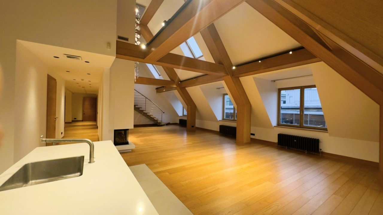 Flat in Riga, Latvia, 360 m² - picture 1