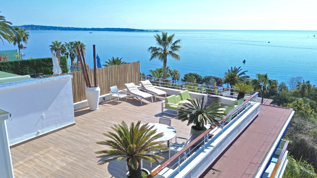 Flat in Cannes, France, 82 m² - picture 1