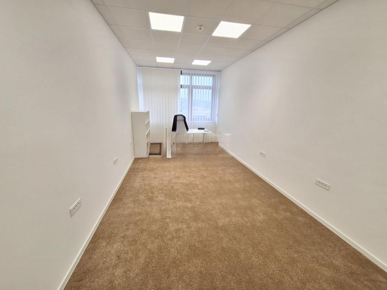Office in Ljubljana, Slovenia, 28 m² - picture 1