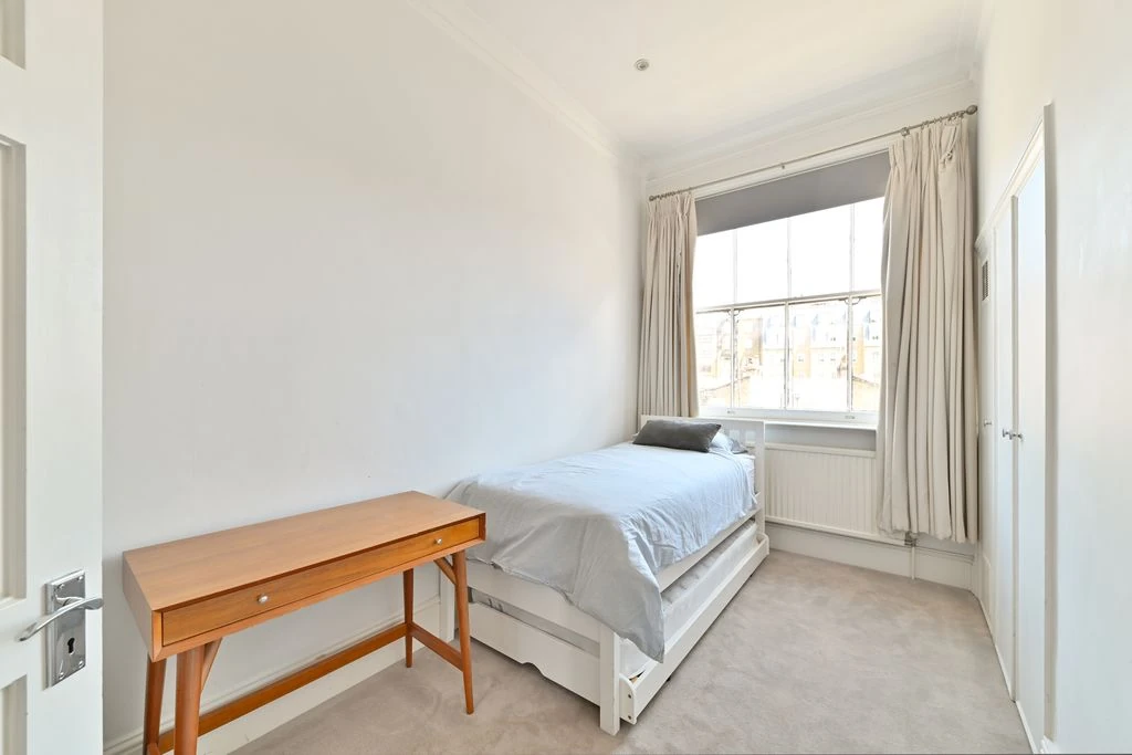 Flat in London, United Kingdom, 68 m² - picture 3