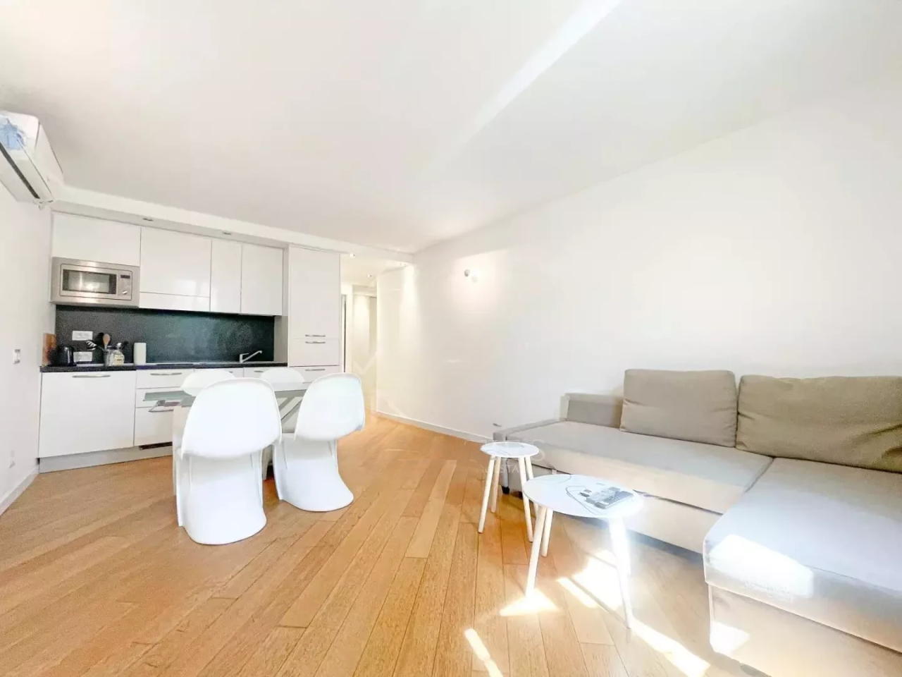 Flat in Cannes, France, 40 m² - picture 3