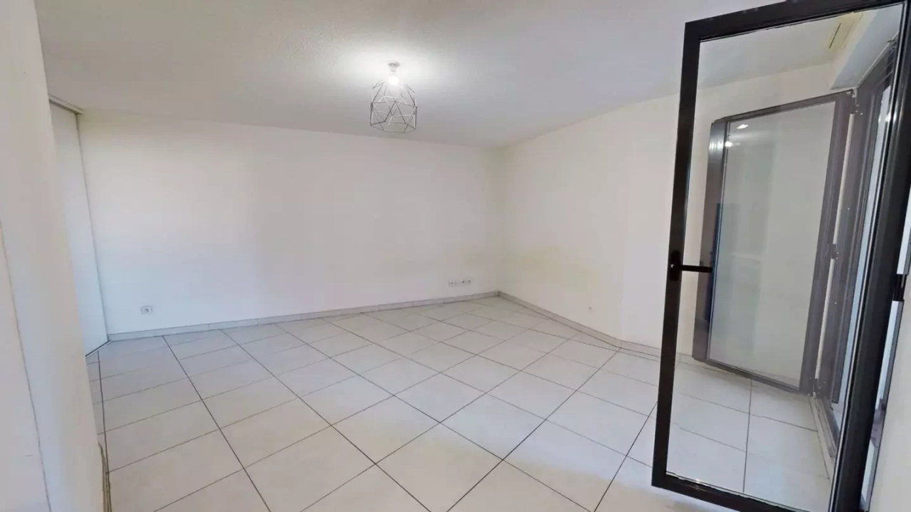 Flat in Cannes, France, 42 m² - picture 6