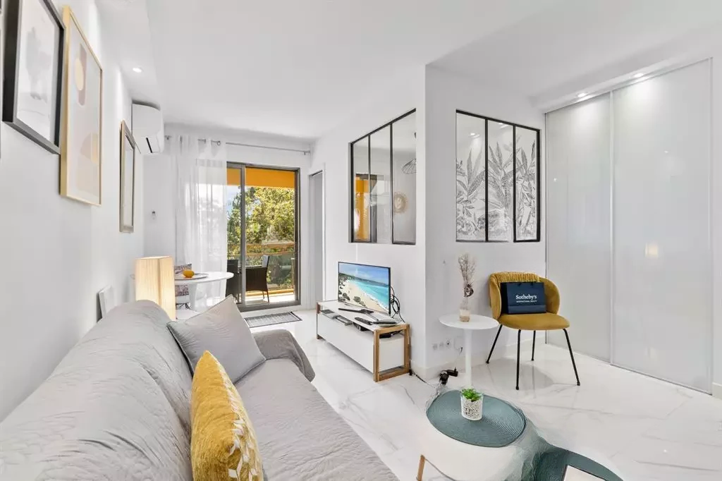 Flat in Cannes, France, 30 m² - picture 8