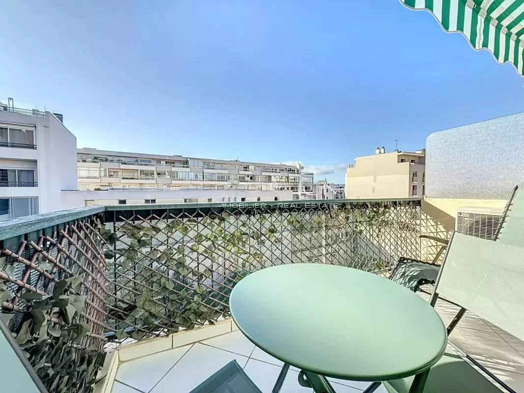 Flat in Cannes, France, 22 m² - picture 1