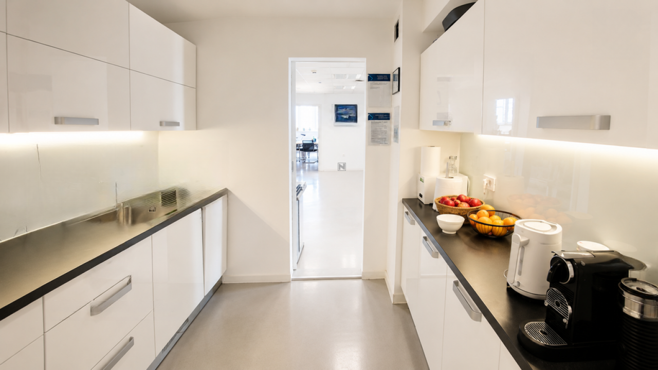 Office in Ljubljana, Slovenia, 767 m² - picture 2