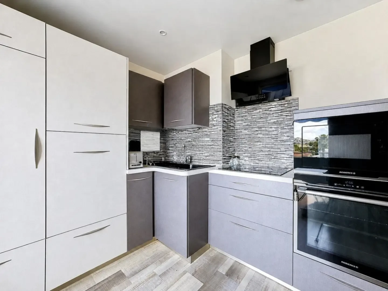 Flat in Cannes, France, 53 m² - picture 3