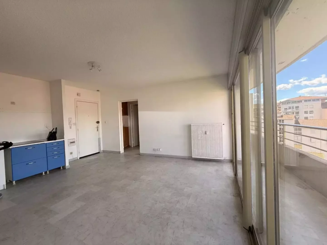 Flat in Cannes, France, 34 m² - picture 3