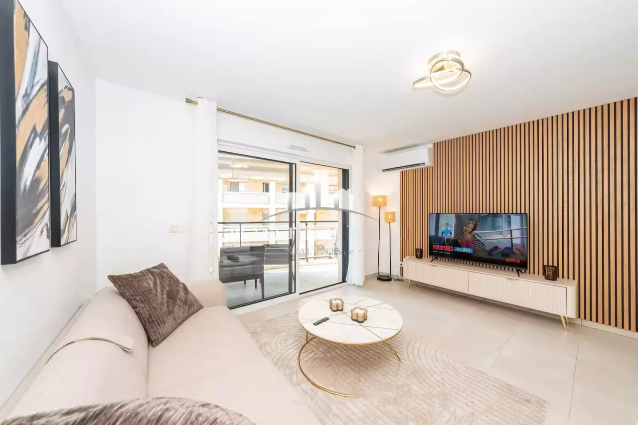 Flat in Cannes, France, 47 m² - picture 3