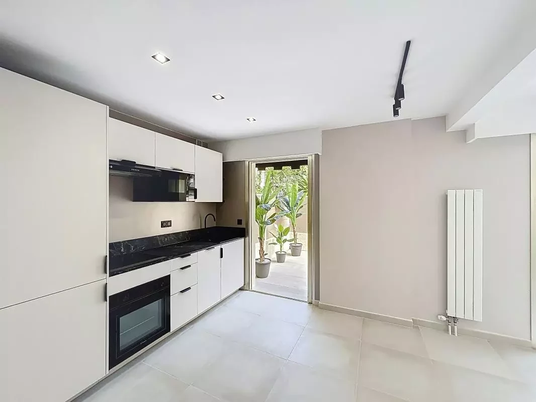 Flat in Cannes, France, 36 m² - picture 7
