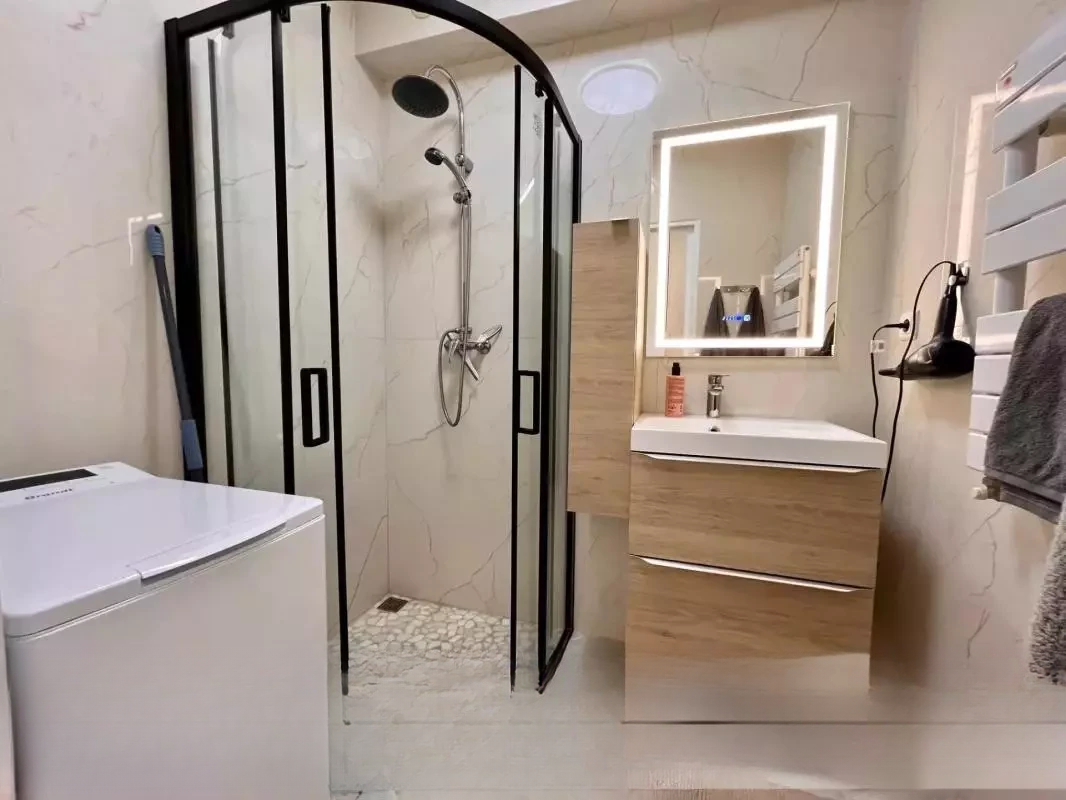 Flat in Cannes, France, 32 m² - picture 9