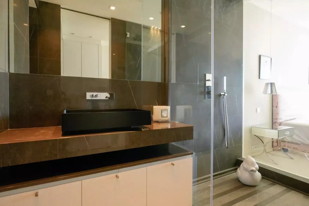 Flat in Cannes, France, 225 m² - picture 13