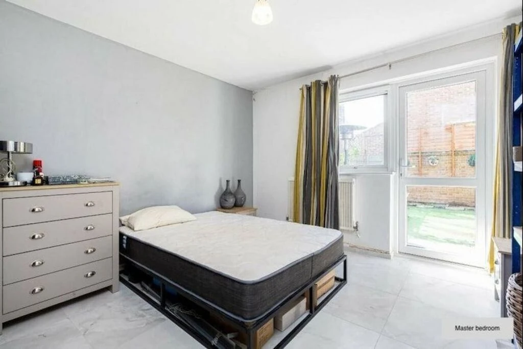Flat in London, United Kingdom, 54 m² - picture 1