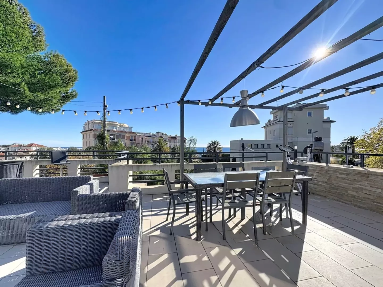 Flat in Cannes, France, 140 m² - picture 11
