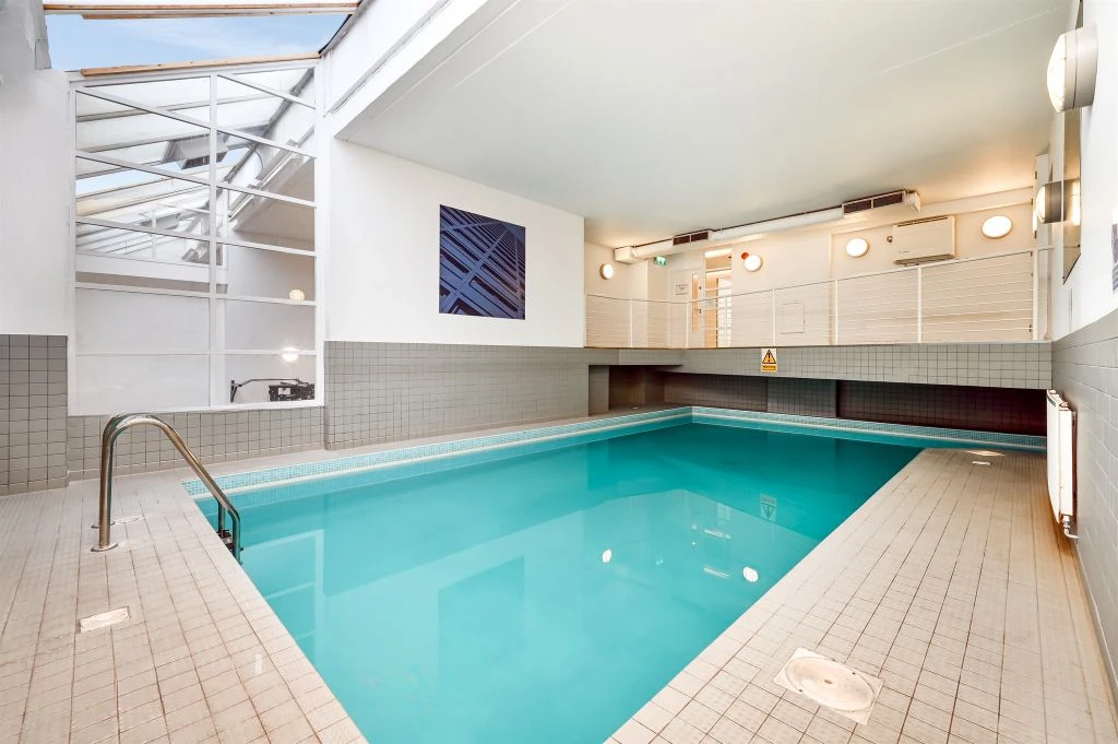 Flat in London, United Kingdom, 51 m² - picture 2