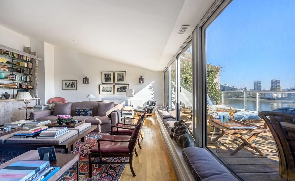Flat in London, United Kingdom, 296 m² - picture 1