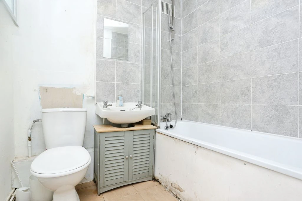 Flat in London, United Kingdom, 51 m² - picture 2