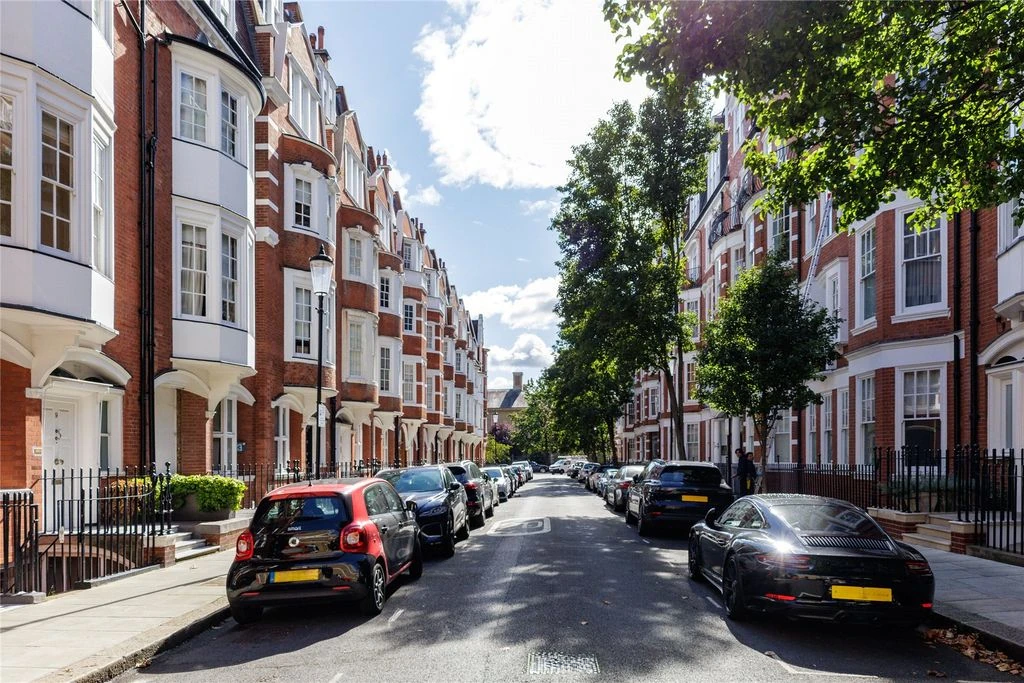 Flat in London, United Kingdom, 133 m² - picture 7