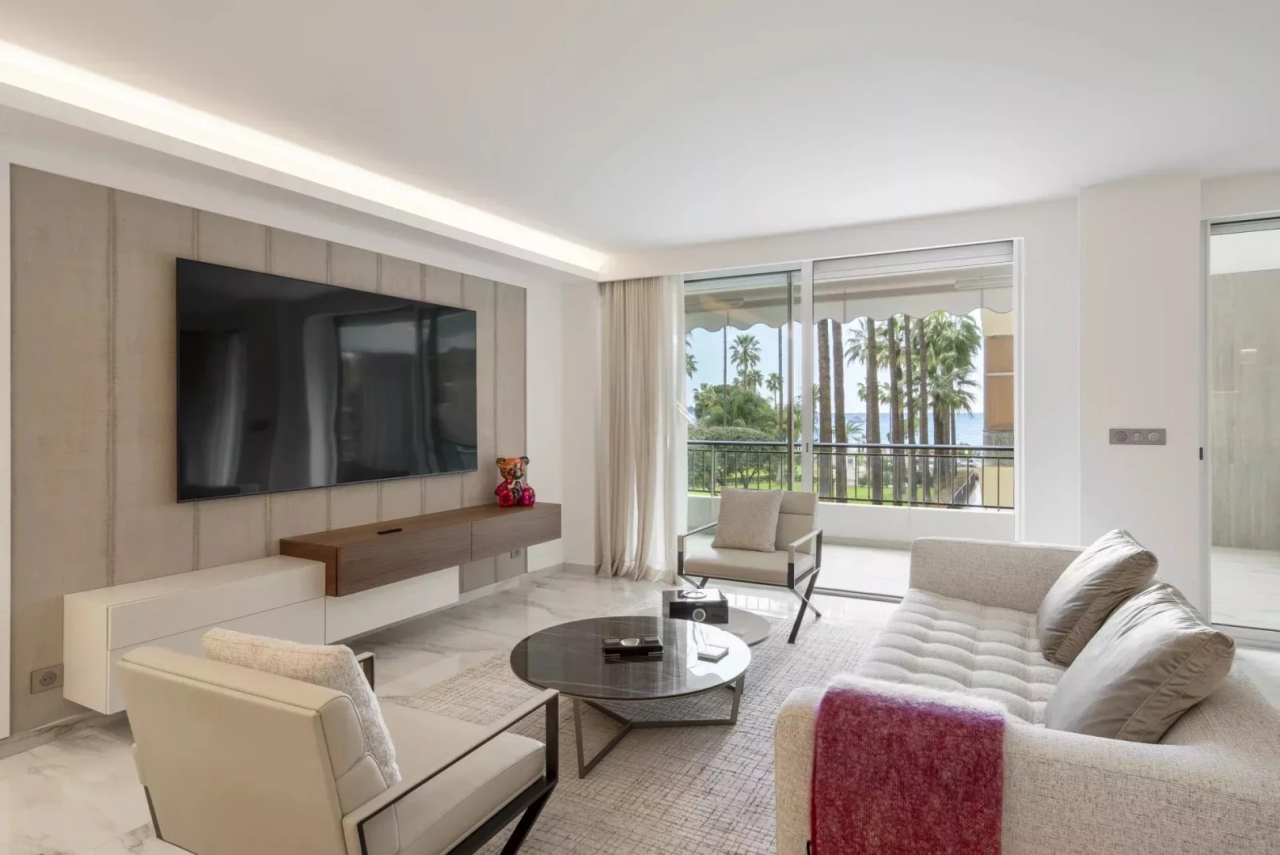Flat in Cannes, France, 127 m² - picture 2