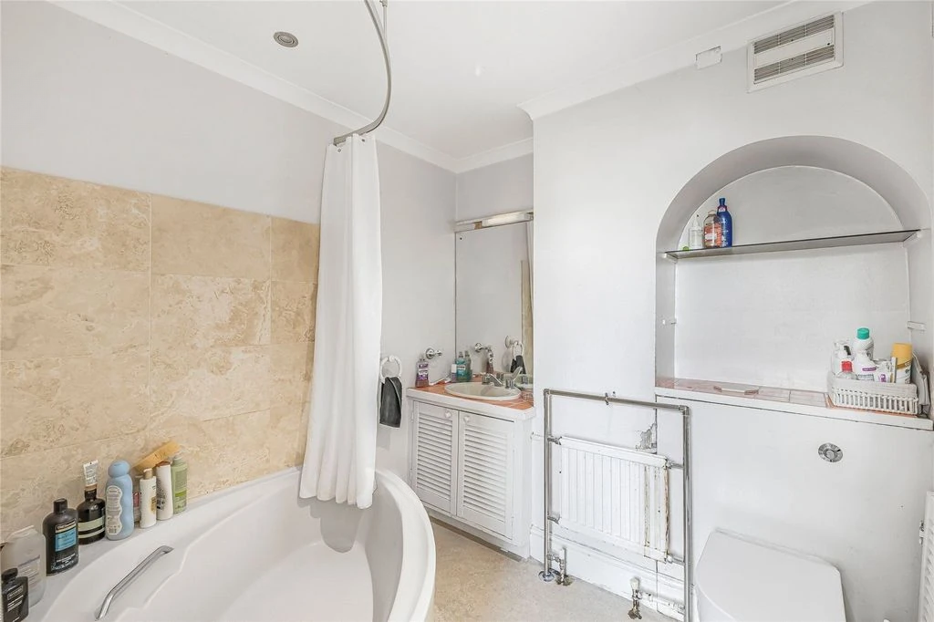 Flat in London, United Kingdom, 130 m² - picture 5