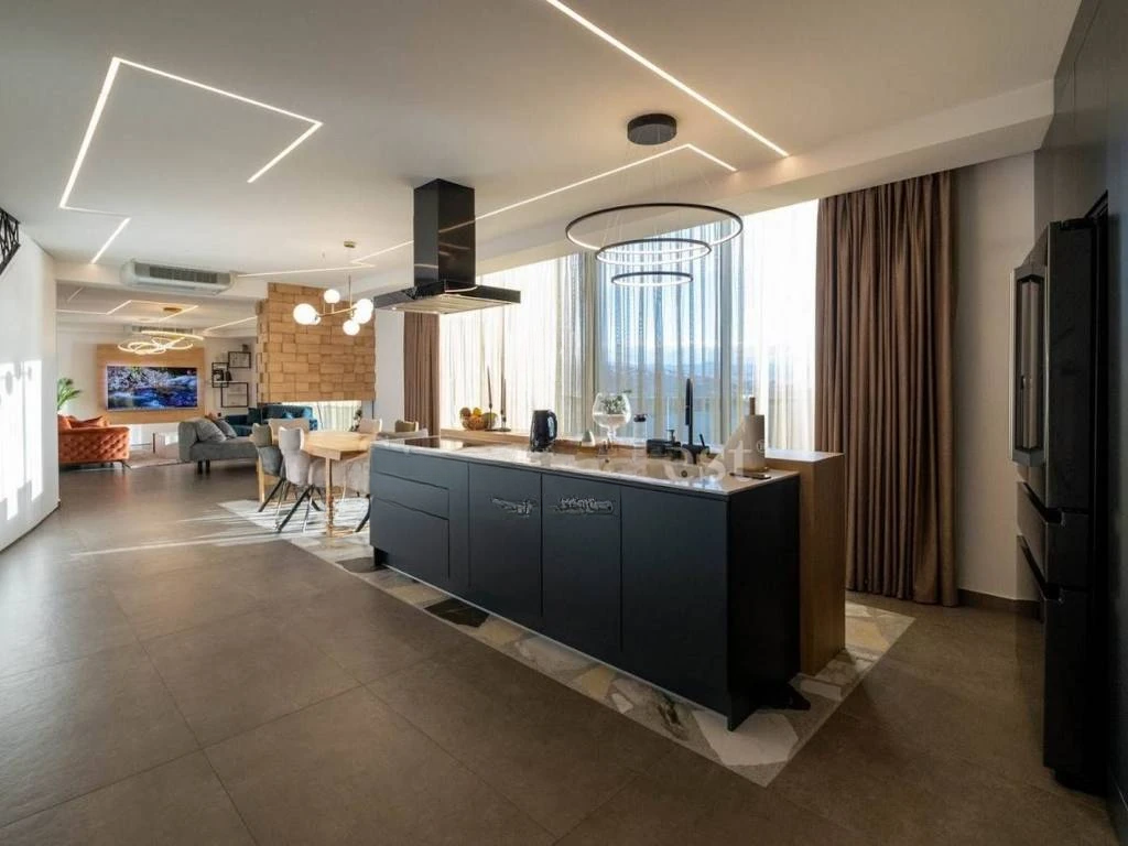 Flat in Opatija, Croatia, 227 m² - picture 10