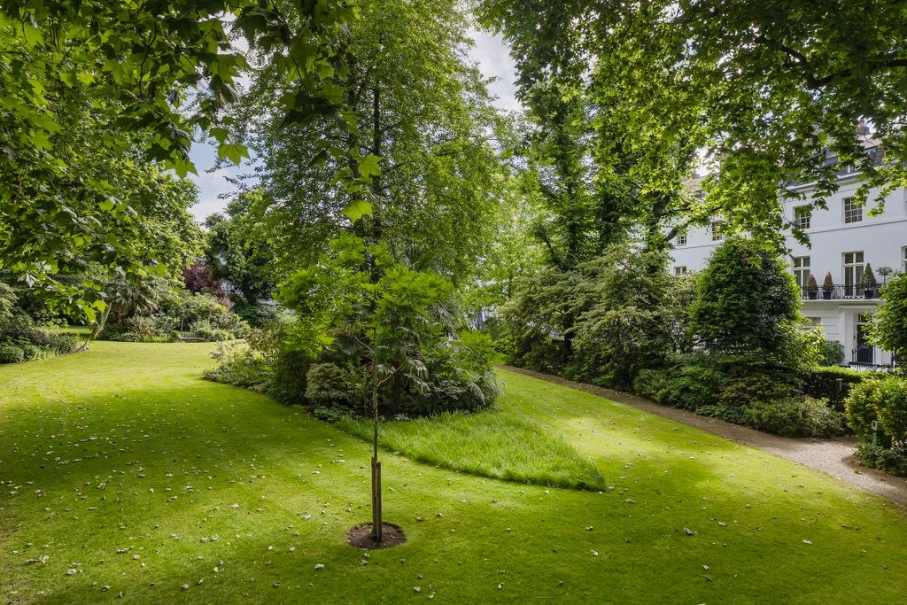 Flat in London, United Kingdom, 383 m² - picture 5