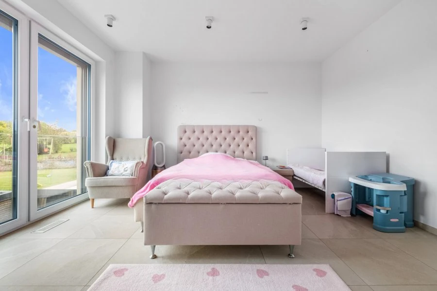 Flat in Luxembourg, Luxembourg, 277 m² - picture 7