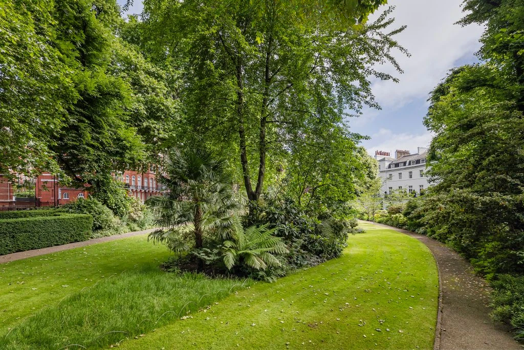 Flat in London, United Kingdom, 163 m² - picture 8