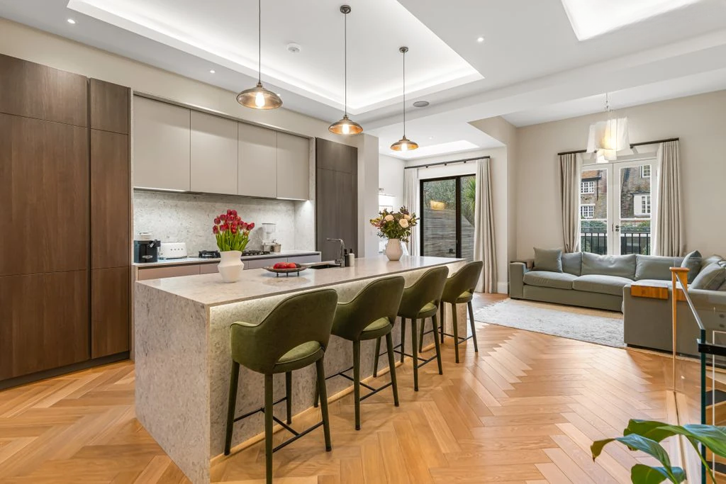 Flat in London, United Kingdom, 170 m² - picture 8