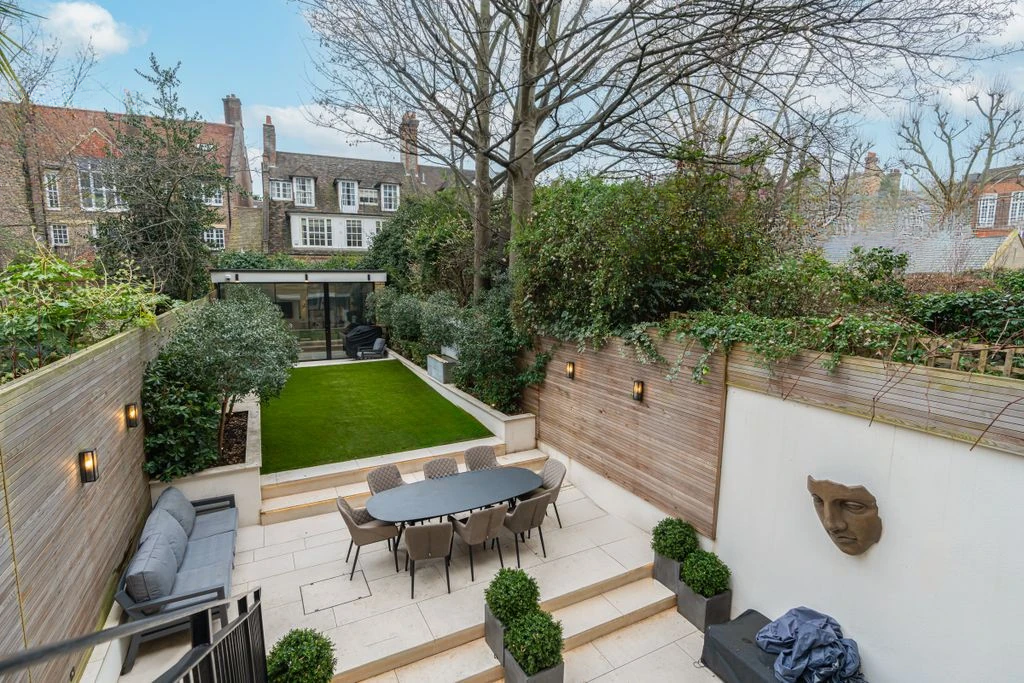 Flat in London, United Kingdom, 170 m² - picture 9