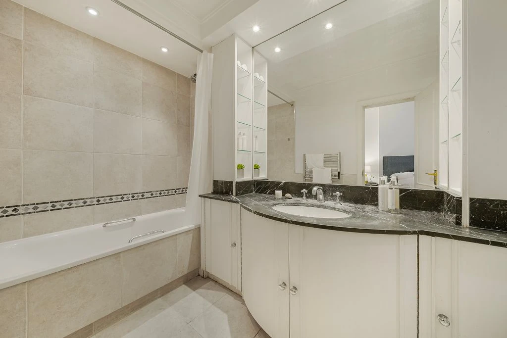 Flat in London, United Kingdom, 158 m² - picture 9