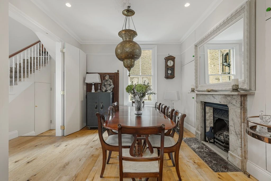 Flat in London, United Kingdom, 198 m² - picture 10