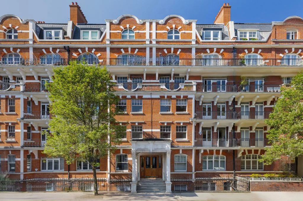 Flat in London, United Kingdom, 203 m² - picture 12