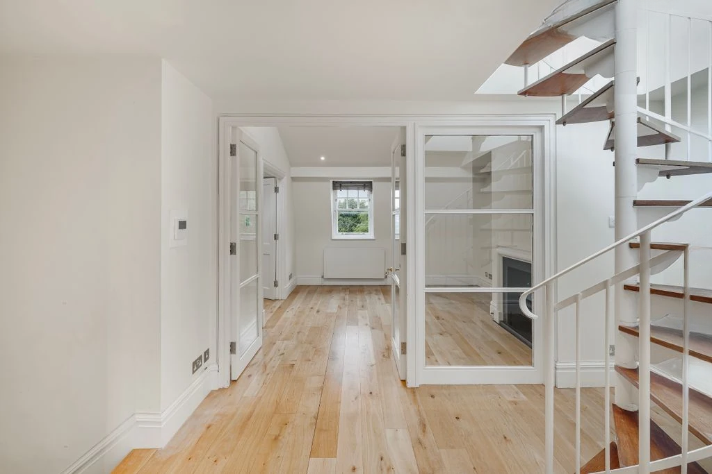 Flat in London, United Kingdom, 163 m² - picture 15