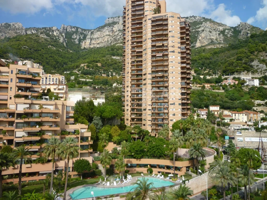 Flat in Saint Roman, Monaco, 30 m² - picture 1