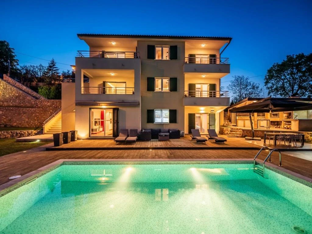 Casa a Opatija, Croazia, 404 m² - foto 1