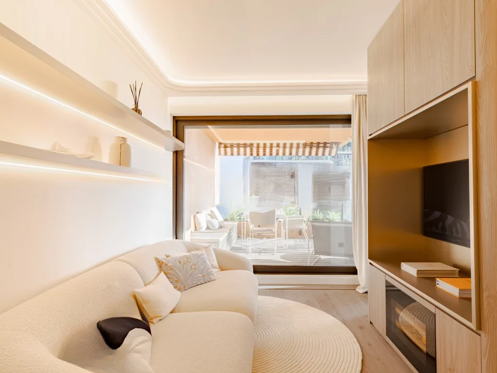 Flat in Saint Roman, Monaco, 59 m² - picture 1