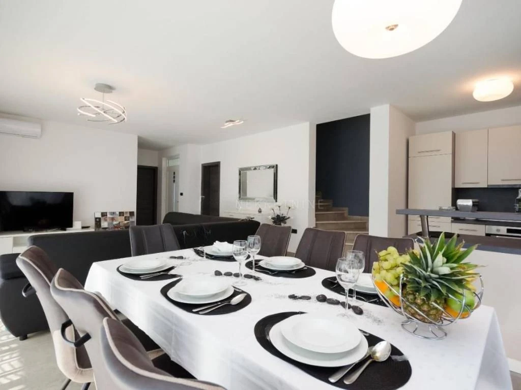 Casa en Opatija, Croacia, 180 m² - imagen 10