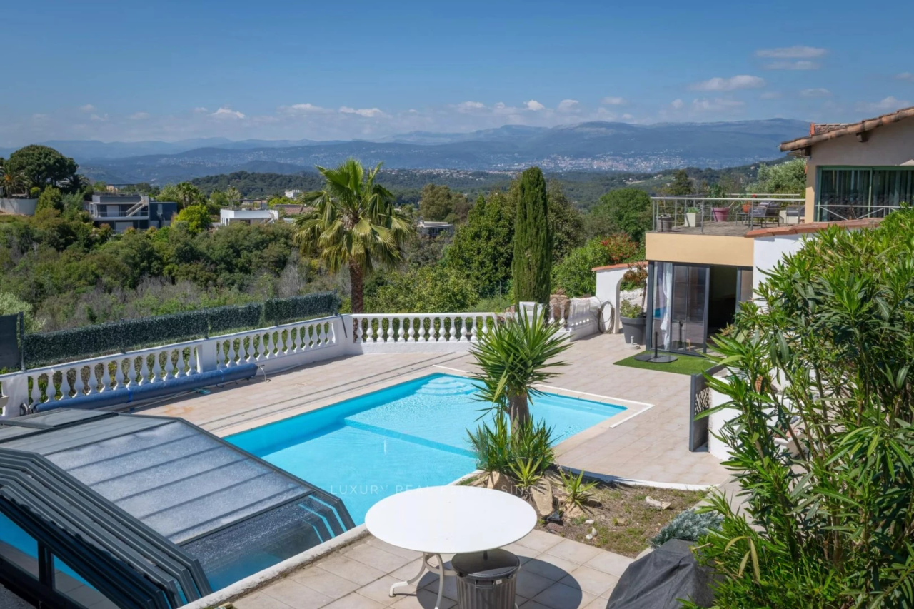 House in Cannes, France, 190 m² - picture 1
