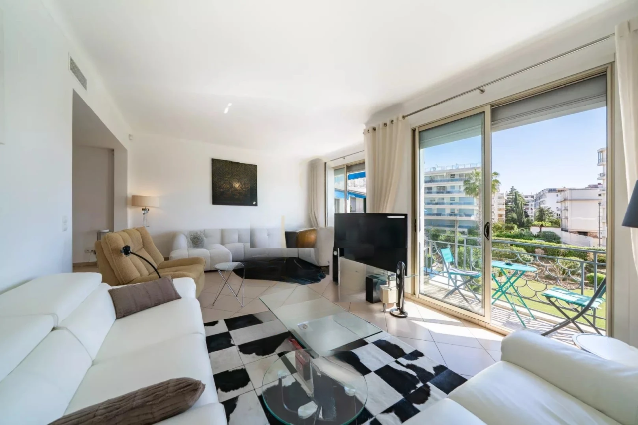 Flat in Cannes, France, 137 m² - picture 3