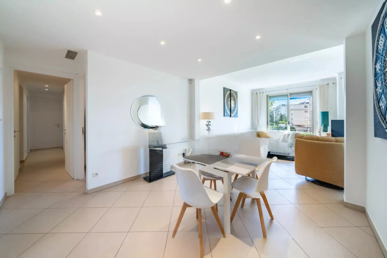 Flat in Cannes, France, 137 m² - picture 8