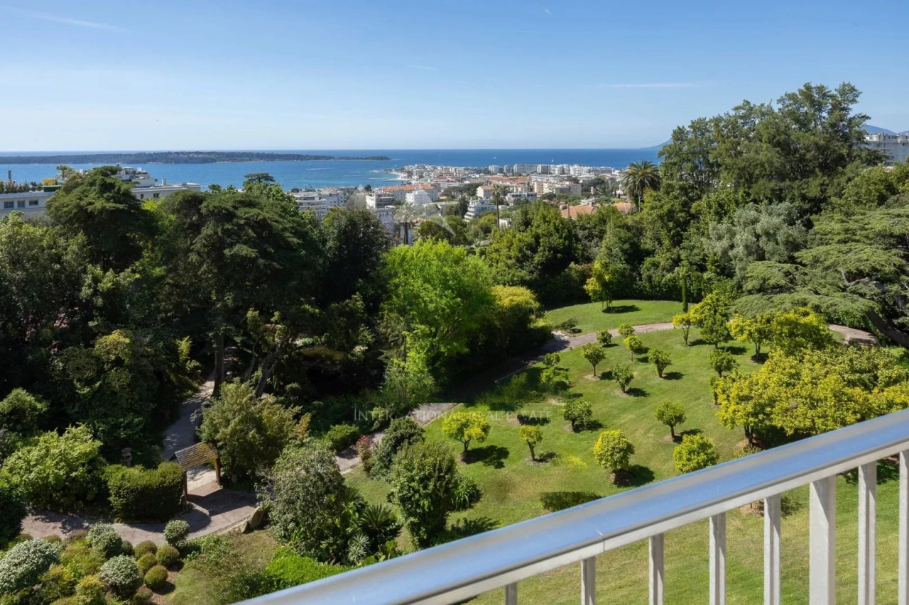 Flat in Cannes, France - picture 9