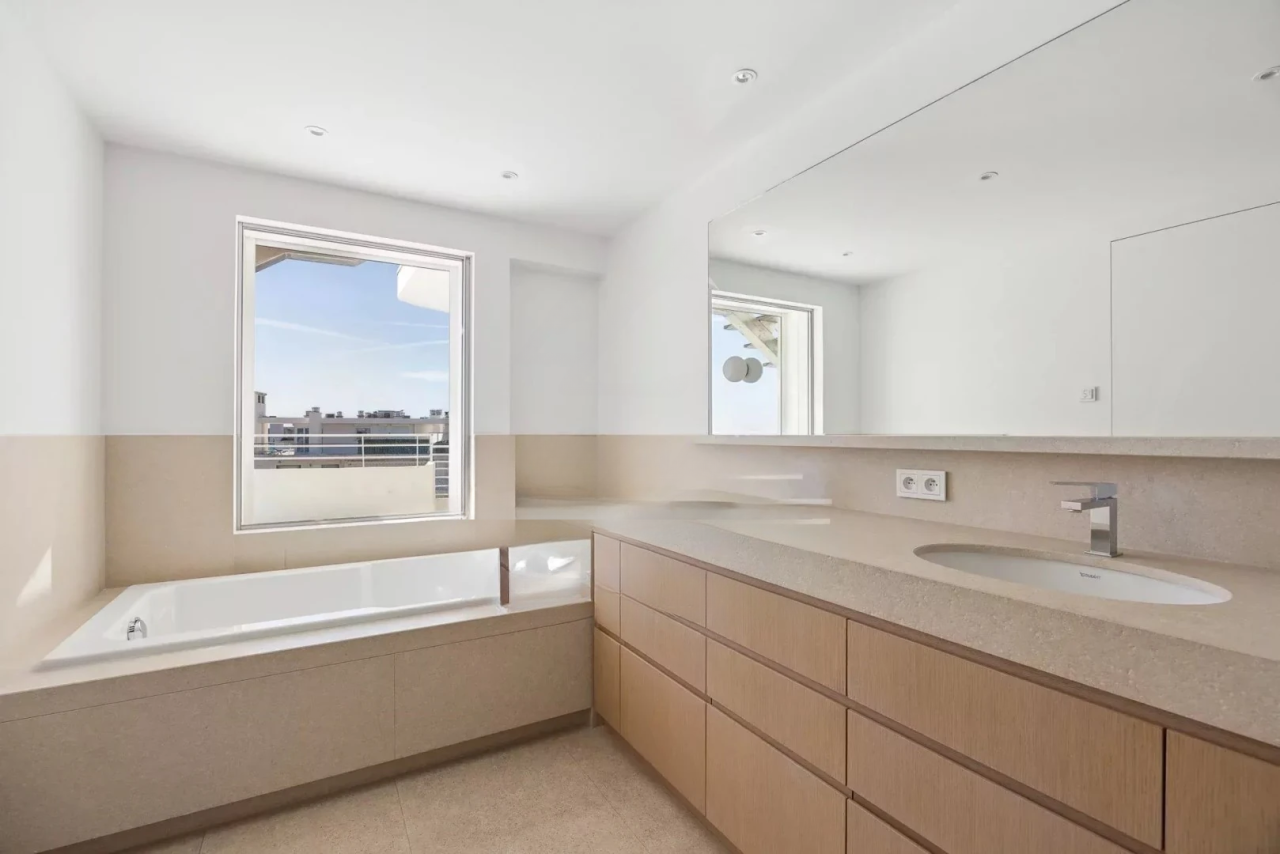 Flat in Cannes, France, 178 m² - picture 10