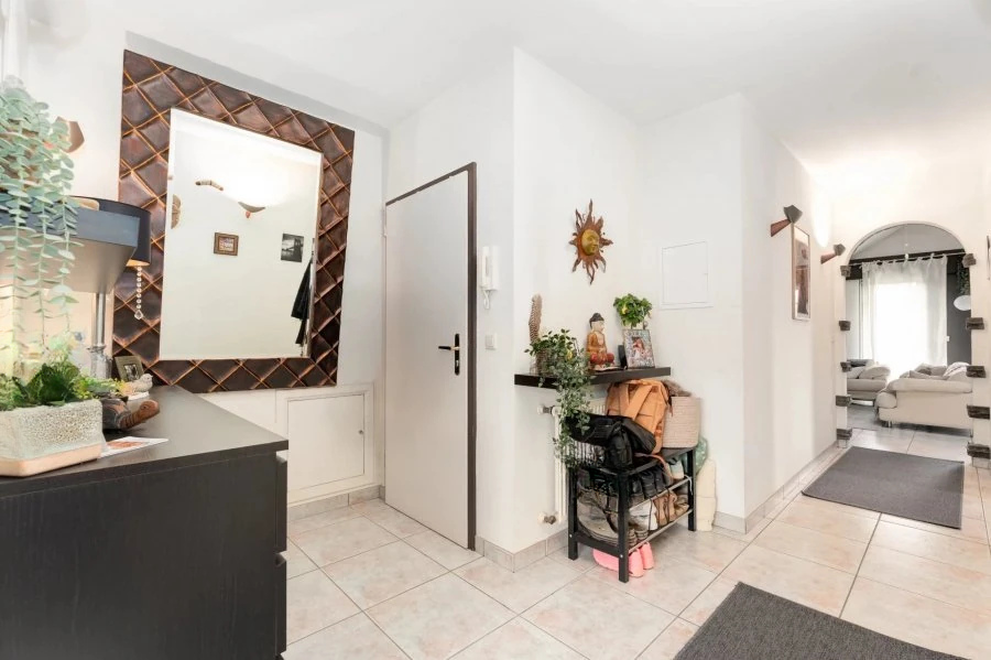 Flat in Luxembourg, Luxembourg, 100 m² - picture 3