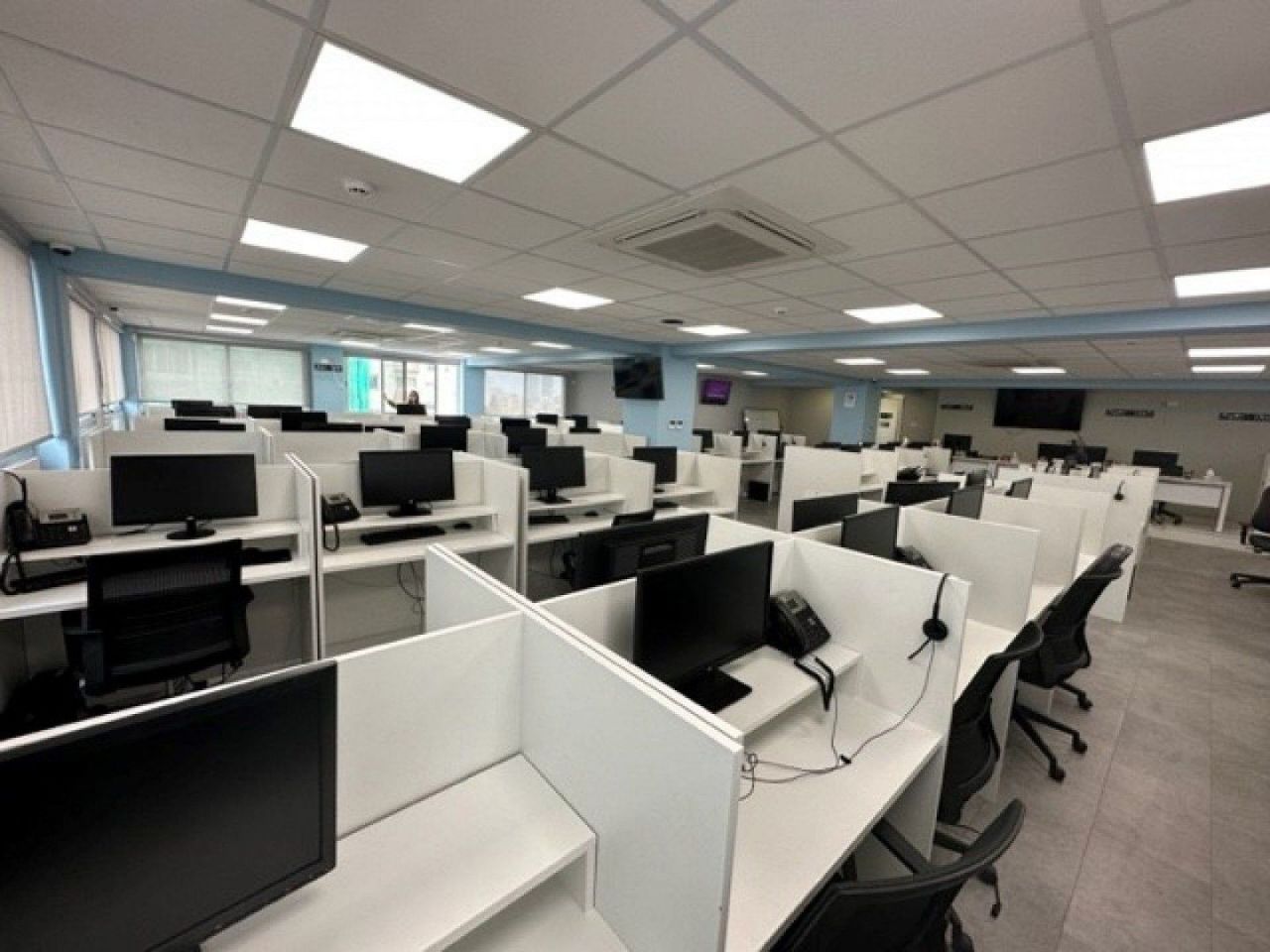Oficina en Mesa Geitonia, Chipre, 500 m² - imagen 4