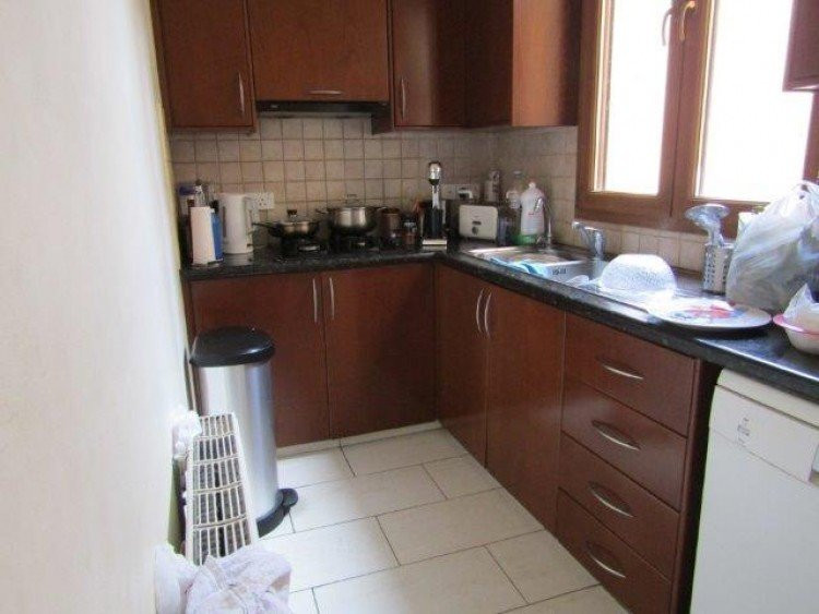 House in Mesa Geitonia, Cyprus, 390 m² - picture 9