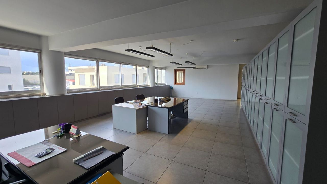 Oficina Tsiflikoudia, Chipre, 500 m² - imagen 9